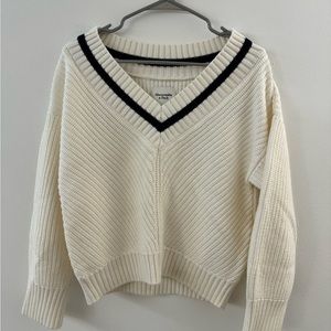 Abercrombie Academia White Sweater